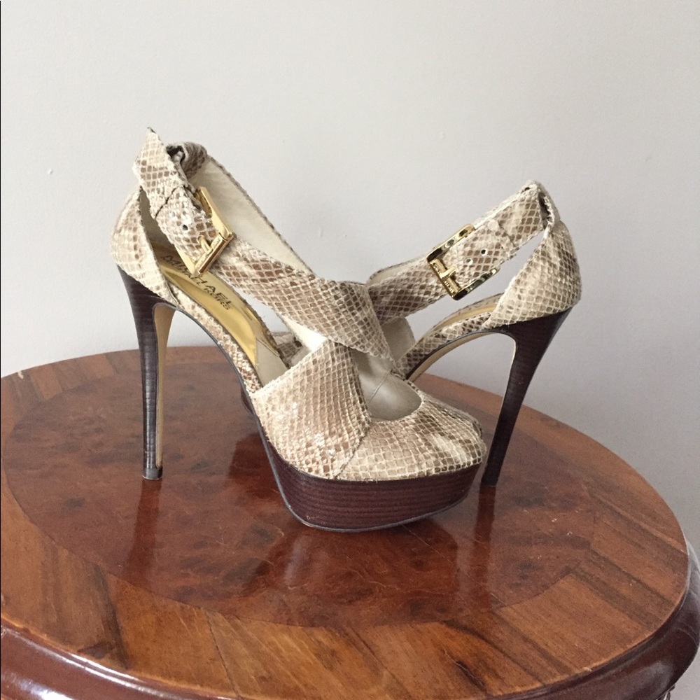 Michael Kors New shoes size 5